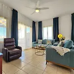 Aphrodites Pearl Luxury 3 Bed