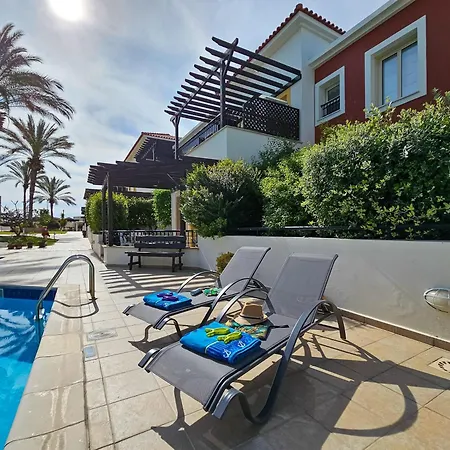 Aphrodites Pearl Luxury 3 Bed