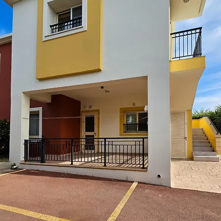 Aphrodites Pearl Luxury 3 Bed Апартаменты *
