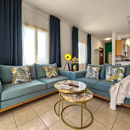 Aphrodites Pearl Luxury 3 Bed Apartment