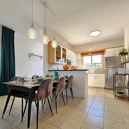 Aphrodites Pearl Luxury 3 Bed